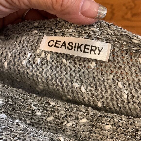 Ceasikery Size Large pull over sweater with tassel details - Picture 3 of 6